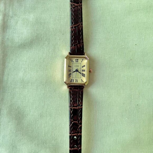 2000s vintage style cute rectangle brown leather luxury watch - Picture 2 of 8